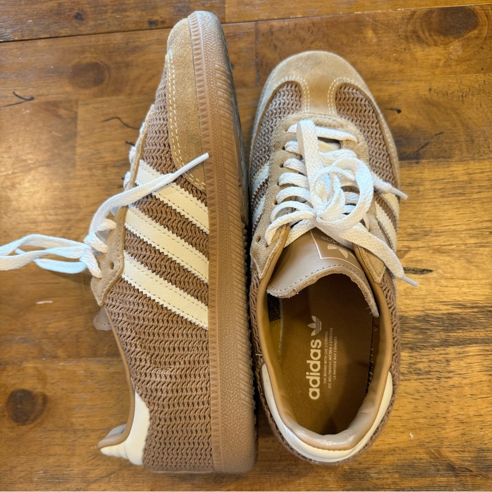 Women’s Size 7 Adidas Sambas